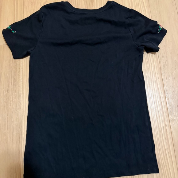 Uniqlo Black Supima V-Neck Tee - Picture 2 of 5